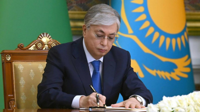 Токаев направил телеграмму соболезнования семье кюйши Абдимомына Желдибаева