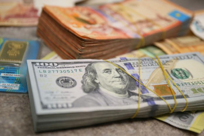 Средневзвешенный курс доллара на бирже составил 495,28 тенге