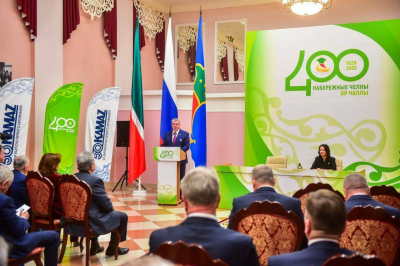 В Набережных Челнах представили юбилейную марку и открыли Год 400-летия города