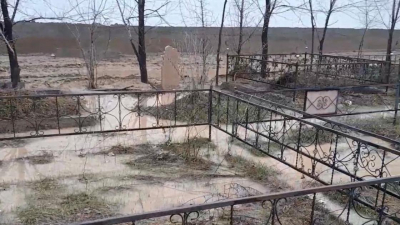 &quot;Кладбище топит&quot;: алматинцы пожаловались на построенный рядом склад