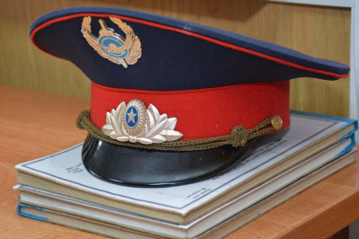 За деньги давал подследственным пользоваться телефоном: сотрудник столичного ДП осужден за коррупцию