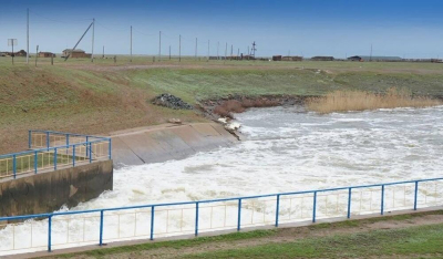 Паводковую воду из России направили в Камыш-Самарские озера ЗКО, куда давно не поступала вода