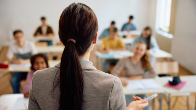 В Минпросвещения ждут денег от Минфина, чтобы дать зарплату учителям
