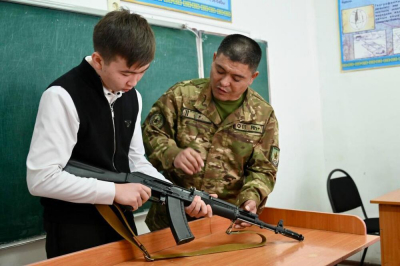 Начальную военную подготовку возвращают в школы Казахстана