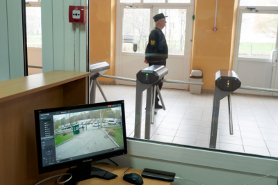 &laquo;Даже не&nbsp;доведение до&nbsp;рынка&hellip;&raquo;: Татарстан в&nbsp;1,5 раза увеличил ставки школьных охранников