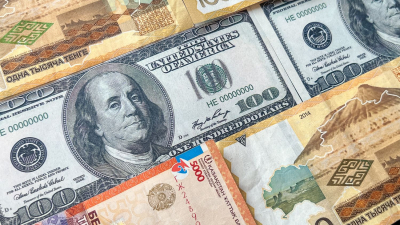 «Чистые» продажи долларов за семь месяцев превысили триллион тенге