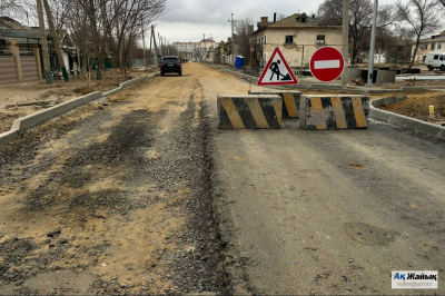 «Асфальт на песок» за 657 миллионов: жители Балыкши зафиксировали нарушения на ул. Кожакаева