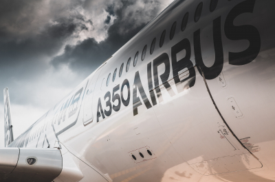 Пилот вылетевшего из Лос-Анжелеса без колеса самолета решил не возвращаться