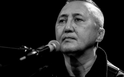 На «квартирнике» размывается граница между зрителем и исполнителем, на первый план выходит слово — Ермен Анти