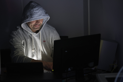 Жительница Челнов хотела купить товары со скидкой, но потеряла 30 тысяч рублей